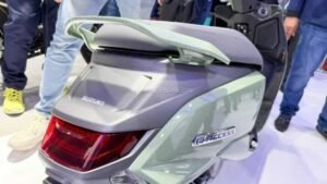 Suzuki e‑Access: लॉन्च होते ही घेर लिया पूरा मार्केट… गरीबों की बन गई पहली पसंद, मिलेगा 71 km/h की रफ्तार और 295 KM की रेंज, कीमत सिर्फ ₹65000