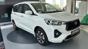 सिर्फ ₹21000 EMI देकर ले जाएं 7 Seater Toyota Rumion CNG… मिलेगा 1.5 लीटर इंजन और 28 km/l माइलेज, पत्थर से भी ज्यादा मजबूत है ये
